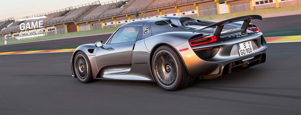 Семь ключевых фактов о мощном гибридном суперкаре Porsche 918 Spyder.
