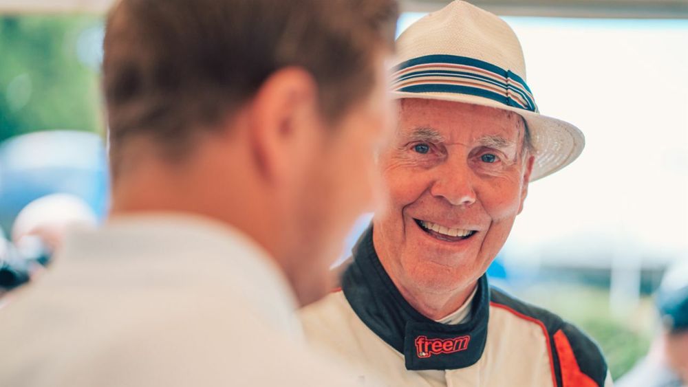 Компания Porsche поздравляет легенду автоспорта Ричарда Эттвуда с 80-летним юбилеем.